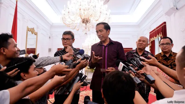 Johan mengaku bersedia menjadi staf khusus presiden "karena semata-mata alasan profesional dan bukan politis."