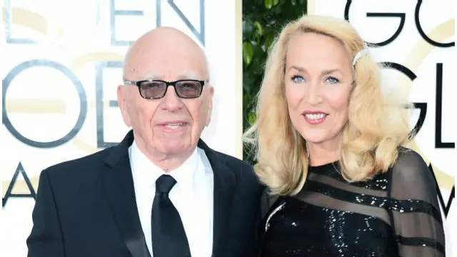 默多克与霍尔在金球奖颁奖仪式上合影