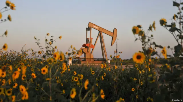 تراجعت أسعار النفط بنحو 70 في المائة خلال عام ونصف