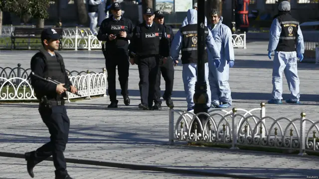 استنبول کےگورنر کے مطابق دھماکے کی نوعیت کے بارے میں تفتیش کی جا رہی ہے۔