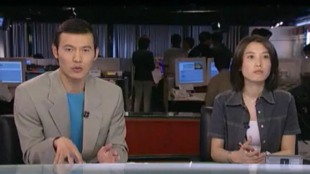 陈晓楠和胡一虎在凤凰直播911事件的主播台上