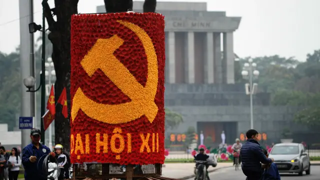 Sebuah dekorasi di Vietnam jelang kongres Partai Komunis di negara itu.