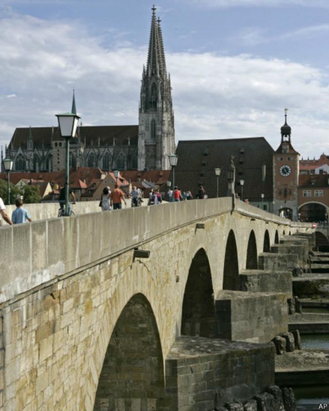 El coro fue fundado en Ratisbona, una ciudad del centro de Baviera, en el año 975.