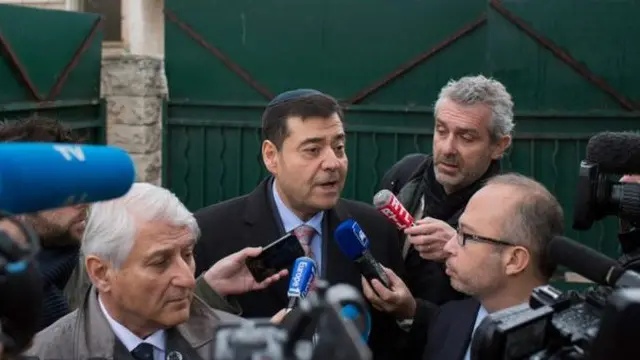 زوی عمارنے یہودیوں سے کہا کہ وہ کپا نہ پہنیں تاکہ ان کی بطور یہودی شناخت نہ ہو سکے