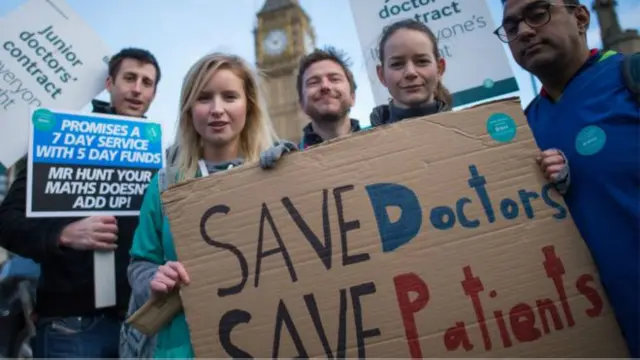 英格兰初级医生们要求周六的薪酬都按最高标准支付。