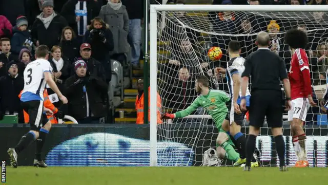 Tetapi gol Paul Dummett di menit terakhir, membuat kemenangan ManU yang sudah di depan mata itu hilang sia-sia.