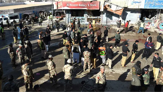 පෝලියෝ එන්නත් ලබා දී පාකිස්තාන දරුවන් වඳ භාවයට පත් කිරීමට බටහිර රටවල් කුමන්ත්‍රණය කරන බවට ඉස්ලාමීය කැරලිකරුවෝ චෝදනා කරති