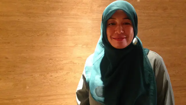 Erna Lenka adalah seorang petambak udang yang menghabiskan 17 jam dalam sehari sendirian mengurusi tambak miliknya dan suaminya.