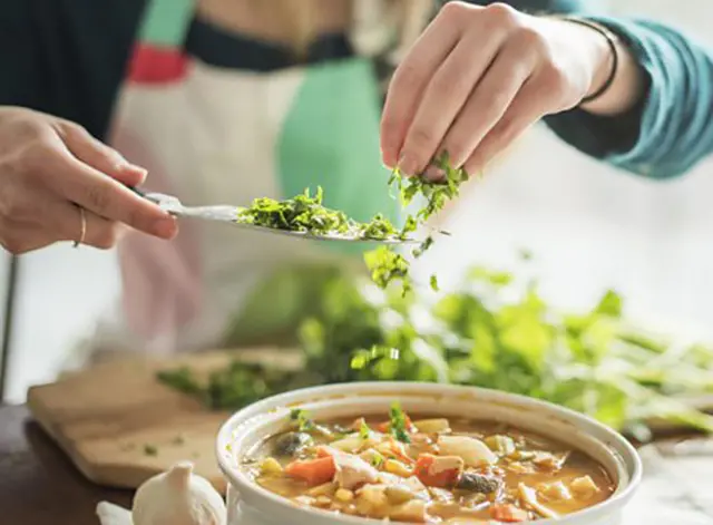 Preparar tus propios platos tiene varias ventajas.