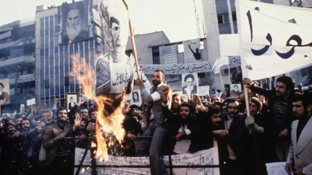 İran İslam İnqilabi 1979-cu ildə baş verib.