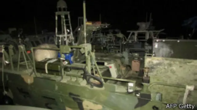 Los infantes de marina fueron detenidos el martes, cuando uno de sus navios (el de la imagen) incursionó en aguas iraníes.