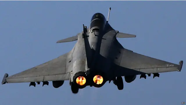 تشارك الطائرات الفرنسية في جهد التحالف الجوي في العراق وسوريا