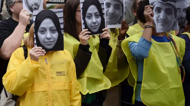 Para pegiat HAM menuntut rezim Arab Saudi untuk membebaskan Samar Badawi.