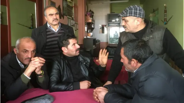 Sincan'daki kahvehanede oturan AKP seçmenlerinde Güneydoğu'da yaşananlara ilişkin genel bir öfke dikkat çekiyor. Operasyonlara ve hükümete de güçlü bir destek var.