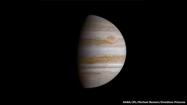 Фотография. Кассини, 1 января 2001 года. Nasa/JPL-Caltech/Space Science Institute/Michael Benson, Kinetikon Pictures