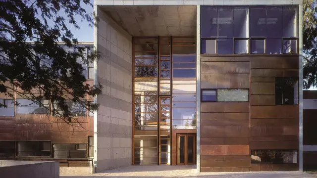 Escuela de Matemáticas, Universidad Católica de Chile. Foto: Tadeuz Jalocha ELEMENTAL