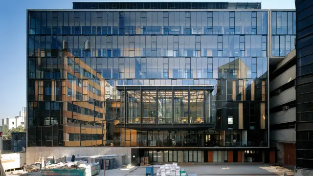 Escuela de Medicina, Universidad Católica de Chile. Foto: Roland Halbe/ELEMENTAL