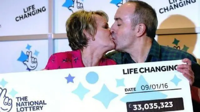 ينوي ديفيد مارتن وزوجته كارول التقاعد المبكر وشراء منزل جديد