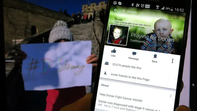 中国网民支援穆雷的照片（左）及穆雷的脸书专页（右）