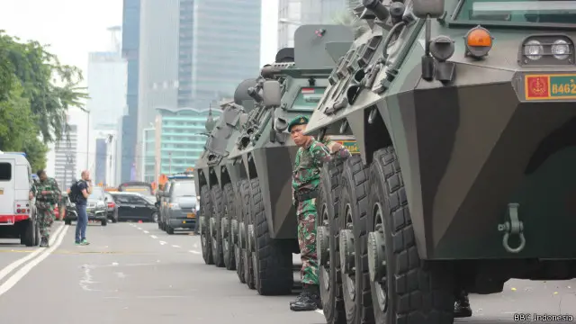 Menurut Luhut Panjaitan, perlu dibagi peran polisi dan TNI terkait target dalam memerangi aksi terorisme.