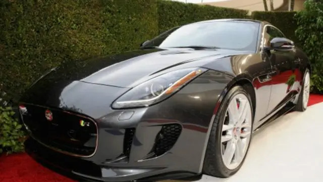 全球贫富也很分化，富人的豪华车令穷人无法企及