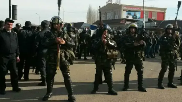 Siyəzəndə ötən həftə baş verilmiş etirazlarda əhali sosial vəziyyətin yaxşılaşdırılmasını tələb edib. Etirazlar polis tərəfindən dağıdılıb. 