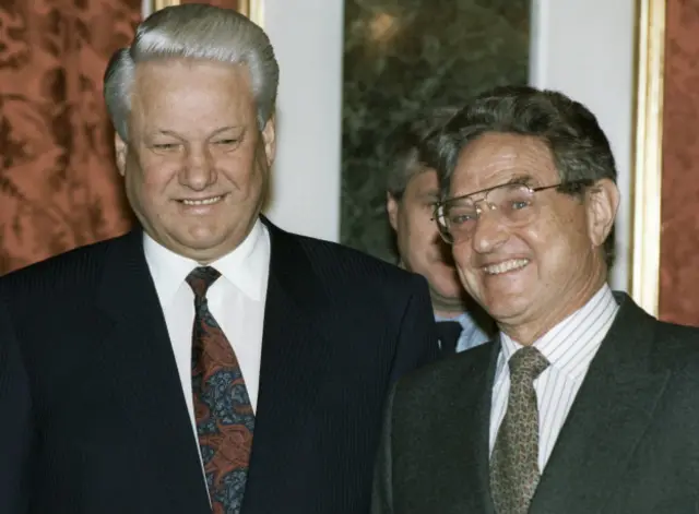 В 1990-е годы российские власти не видили проблем в публикации книг на деньги Сороса