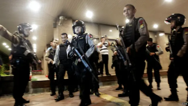 Para anggota jaringan teror itu memiliki sedikit kemampuan militer juga, kata Tito.