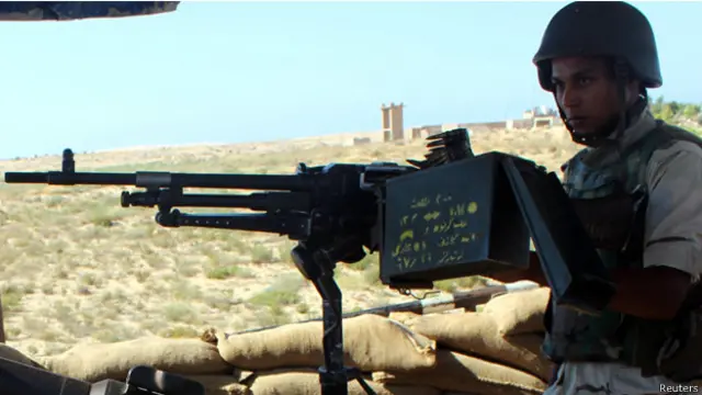 قتل أربعة من أفراد الجيش المصري في تبادل لإطلاق النار مع المسلحين