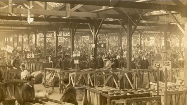 黑便士邮票的发行使得投递信件对许多英国人来说成为支付得起的服务。邮件的投递量随之激增，从1839年的6千7百万增加到1844年的2亿4000万件。