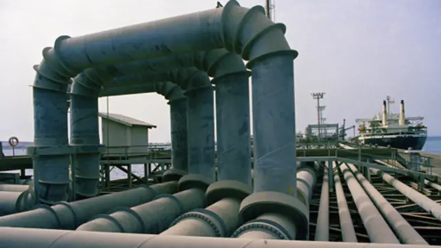 اجرایی شدن برجام و احتمال افزایش صادرات نفت ایران باعث کاهش بهای نفت شده است