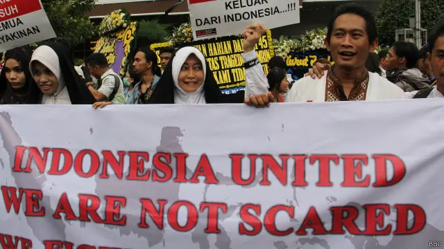 Sejumlah warga Syiah turut pula menyatakan sikap mereka.