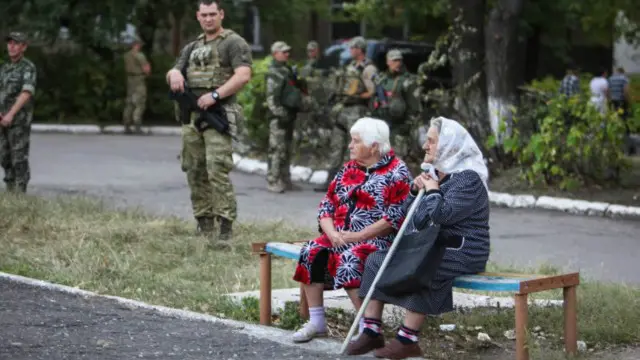 Українська пенсія перетворилася на заповітну мрію для пенсіонерів з "ЛНР". Фото вересня 2015 року. 
