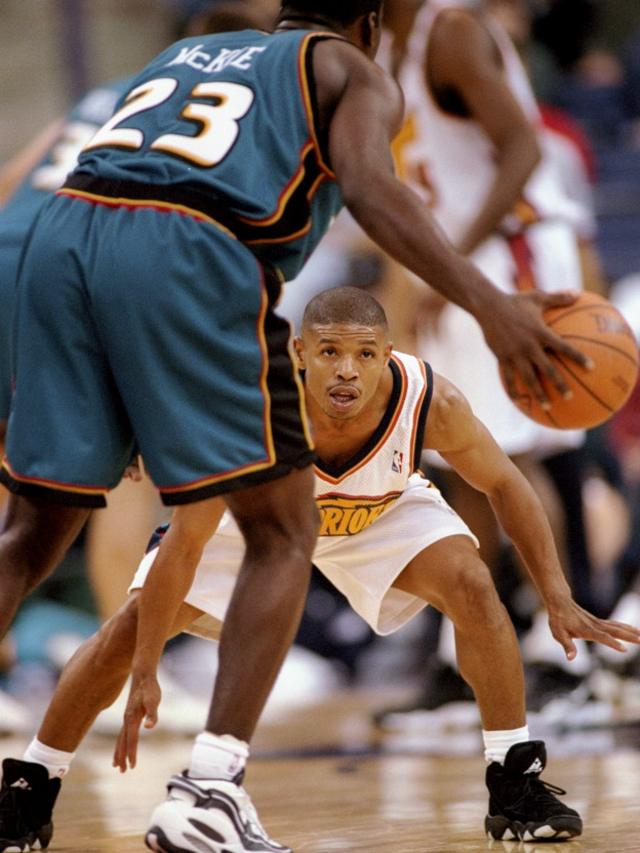 Cómo pudo triunfar Muggsy Bogues, el jugador más pequeño de la historia ...