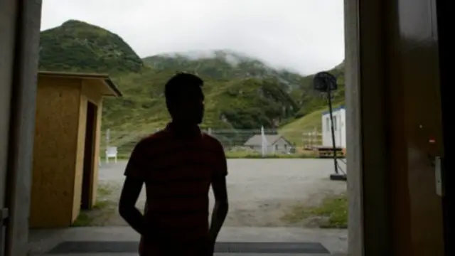 到瑞士的难民需要上缴自己价值超过1000美元的资产。