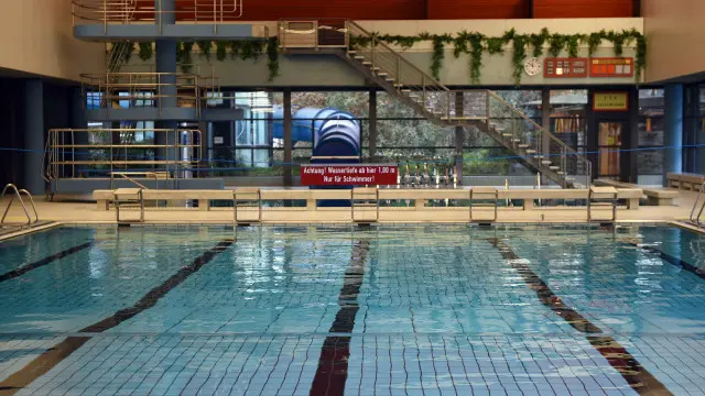 Perilaku pria dari tempat penampungan pengungsian dekat kolam disebut menyebabkan perempuan meninggalkan kolam.