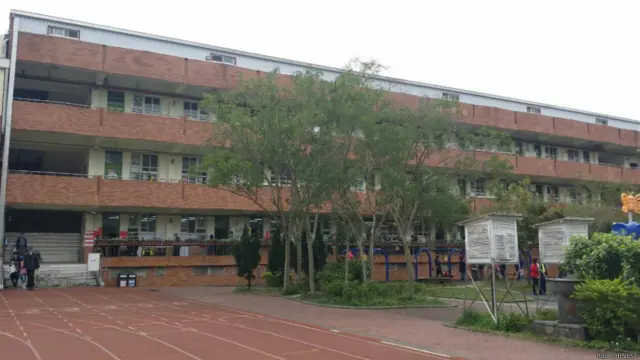 BBC中文網特約記者鄭仲嵐走訪了台北市大安區位於國北教大實小與附近裏民中心的兩間投票所