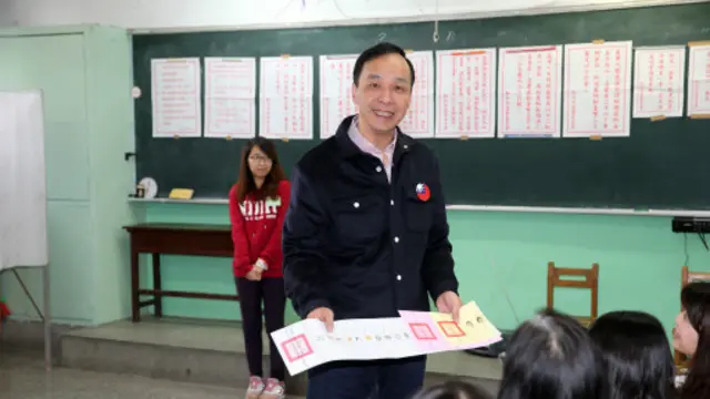 朱立伦曾试图再打两岸安定牌以拉抬选情，但效果并不明