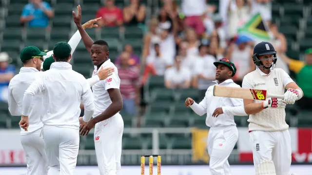 کگیسو رباڈا نے پہلی اننگز میں سات جبکہ دوسری اننگز میں ابھی تک دو وکٹیں لی ہیں