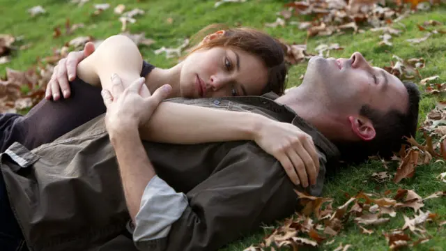 Бен Аффлек та Ольга Куриленко у фільмі "До дива"