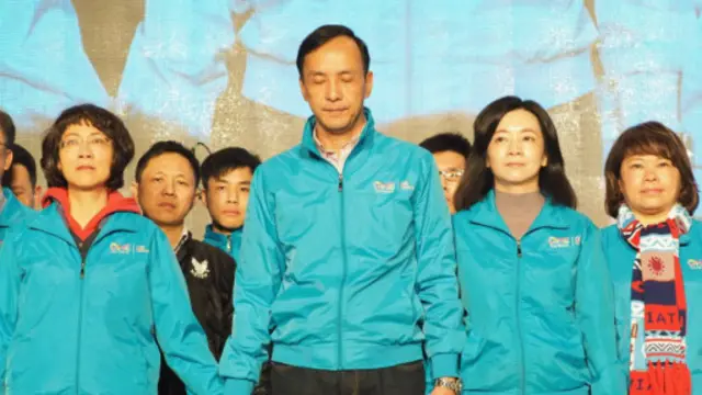 朱立伦跟支持者深深地一鞠躬