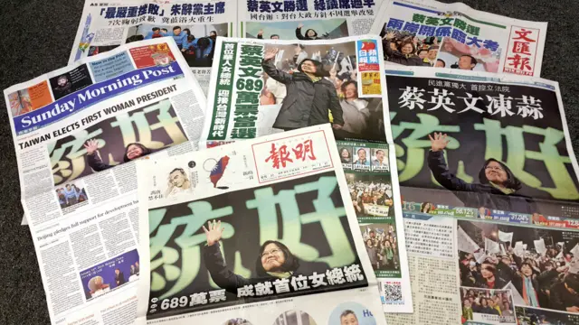 2016年1月17日香港报章头版（BBC中文网图片）