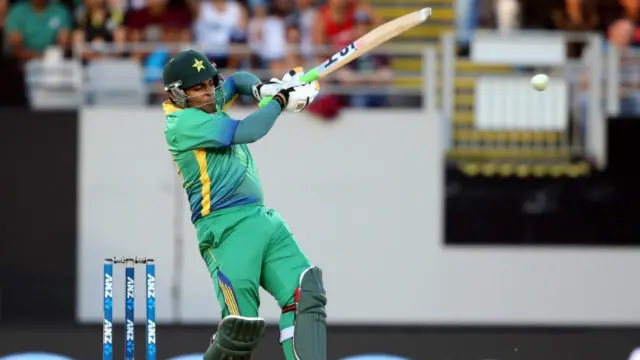 عمر اکمل نے دوسرے ٹی20 میں نصف سنچری سکور کی