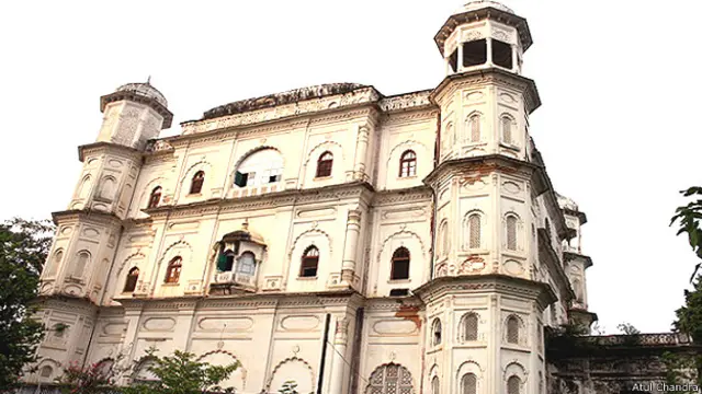 راجہ محمود آباد کی اس طرح کی کل جائیداد کی تعداد 936 ہے