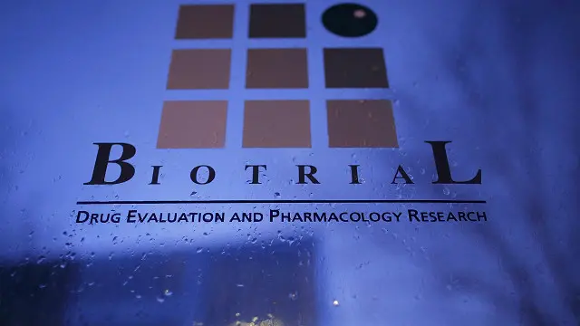 يعاني أربعة اشخاص من اضطرابات عصبية