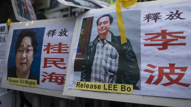 呼吁释放李波及桂民海的海报，1月10日摄于香港中联办前。