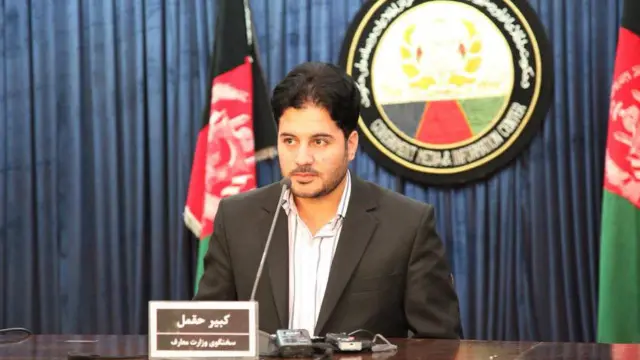 د پوهنې وزارت د خپرونو مسول کبير حقمل په وینا ناپېژاندو کسانو د دغه ښوونځې کتابتون سوځولي