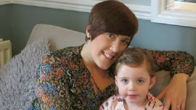 هولي دروري وابنتها ايسلا