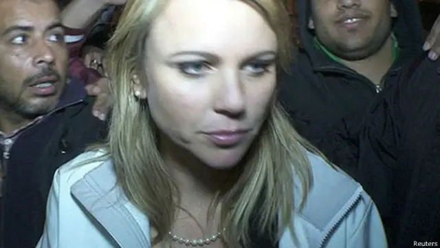 सीबीएस की पत्रकार लारा लोगान को पुरुषों के एक समूह ने निशाना बनाया था.