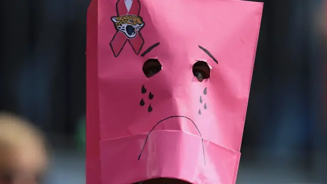 Careta rosa con cara triste